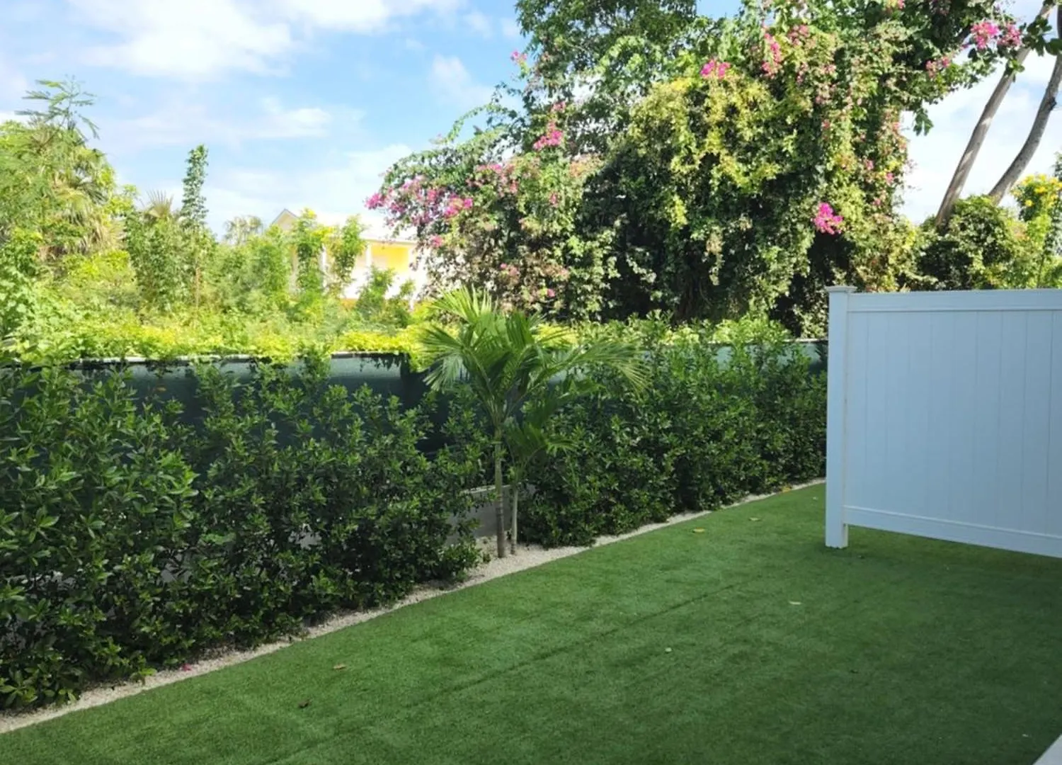 Modern 2 Bedroom Walking Distance To The Beach! West Bay Apartment