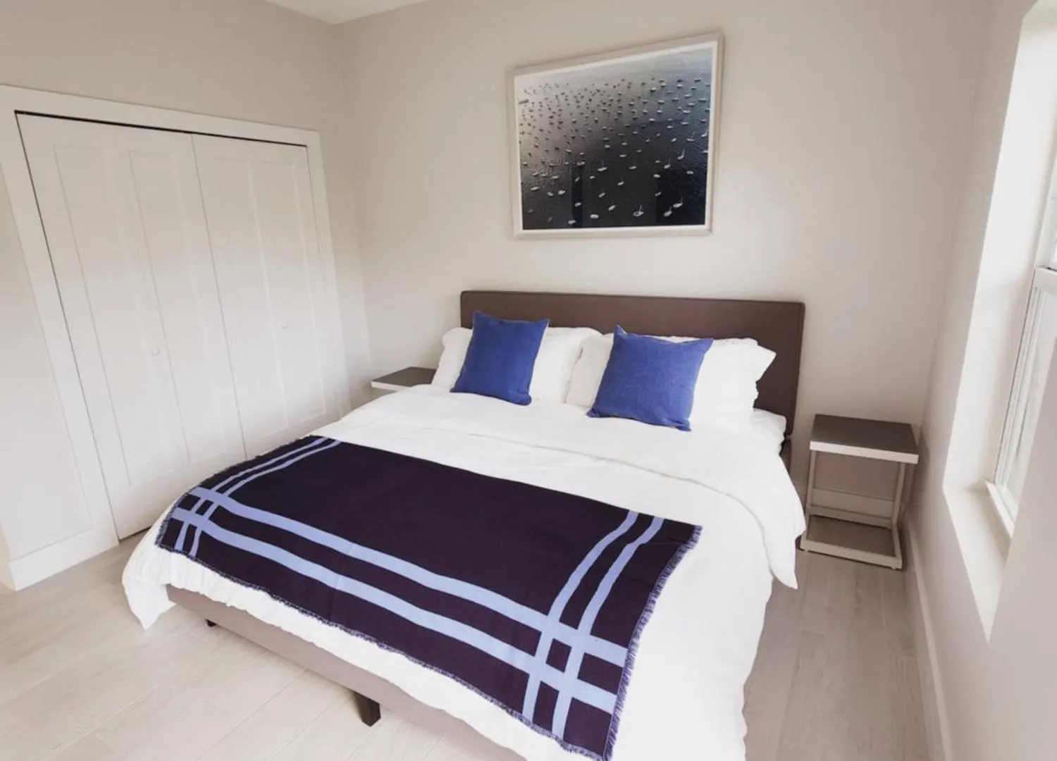 Modern 2 Bedroom Walking Distance To The Beach! West Bay Apartment