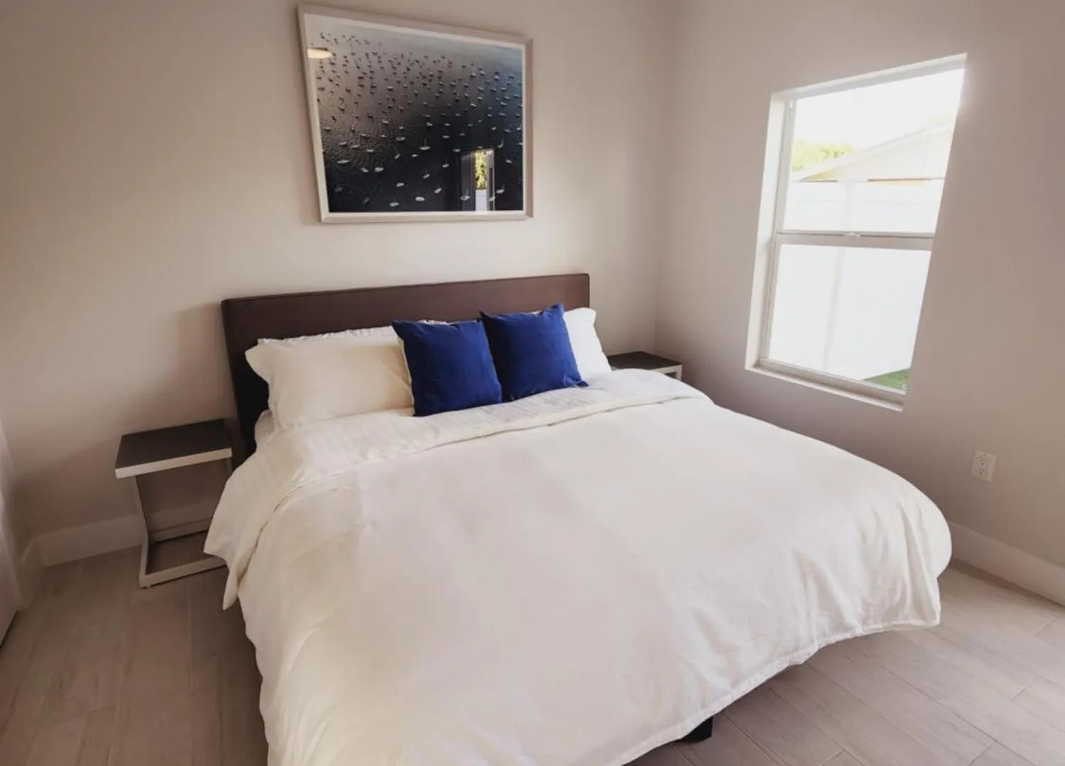 Modern 2 Bedroom Walking Distance To The Beach! West Bay
