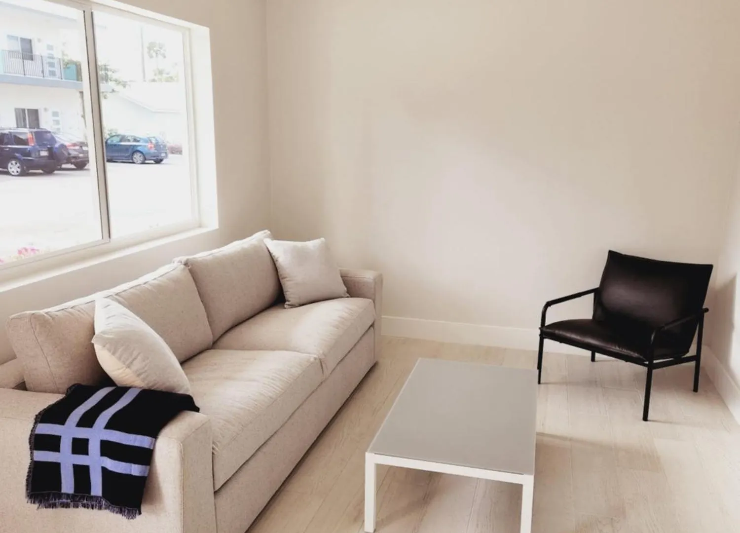 Modern 2 Bedroom Walking Distance To The Beach! West Bay 0*,