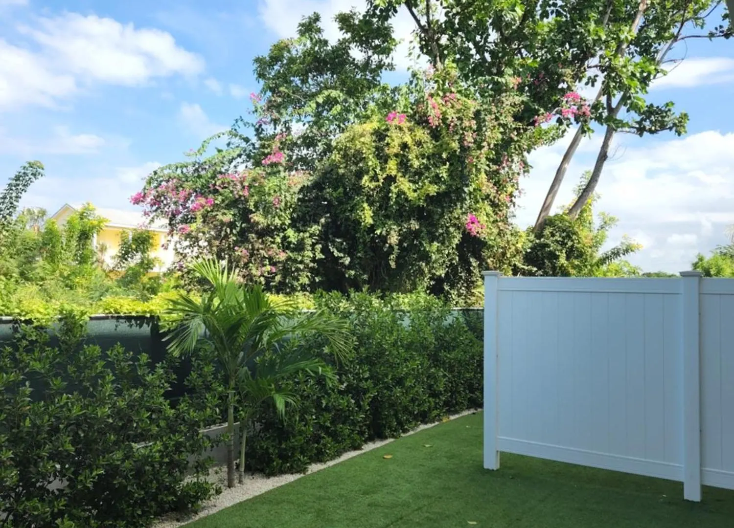 Modern 2 Bedroom Walking Distance To The Beach! West Bay