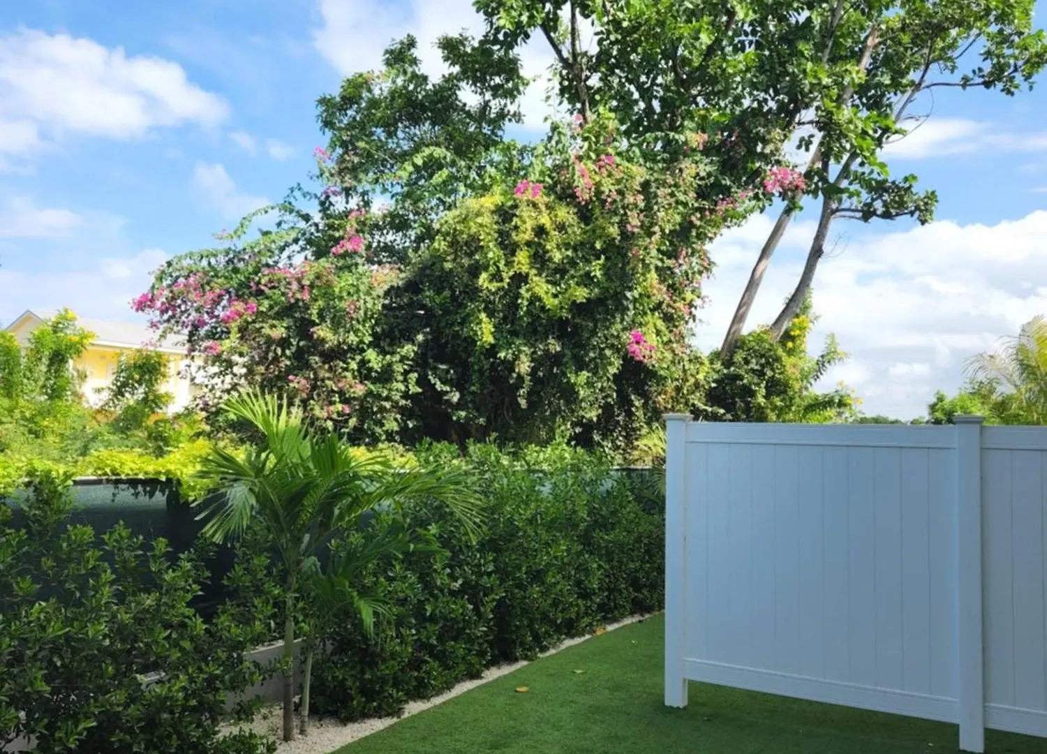 Modern 2 Bedroom Walking Distance To The Beach! West Bay 0*,  Cayman Islands
