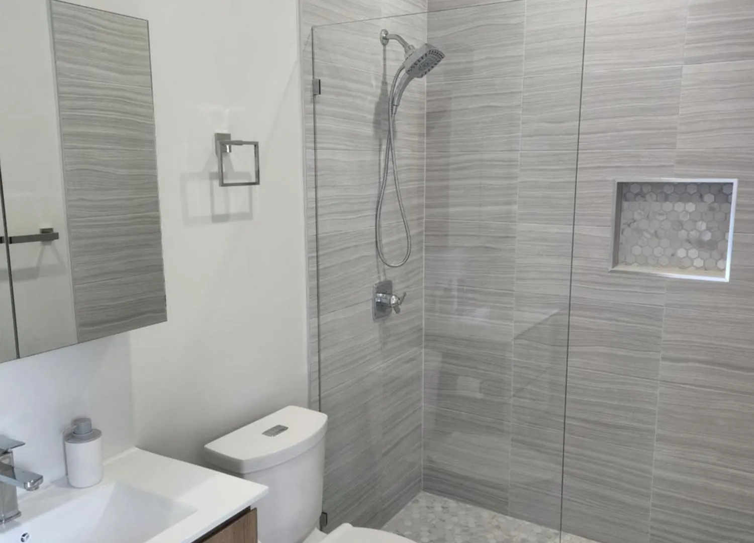 Apartment Modern 2 Bedroom Walking Distance To The Beach! West Bay