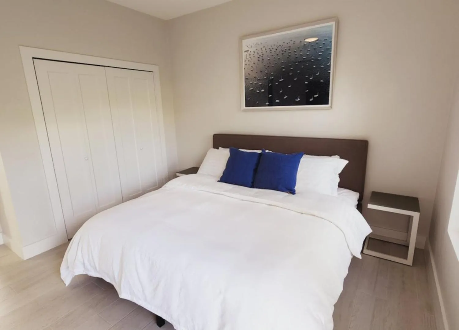 Modern 2 Bedroom Walking Distance To The Beach! West Bay