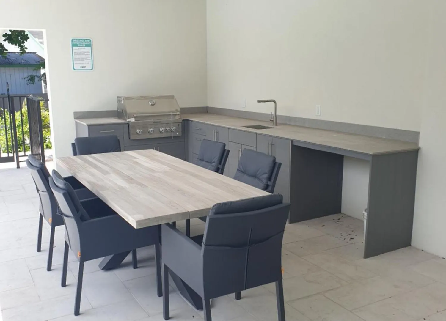 Modern 2 Bedroom Walking Distance To The Beach! West Bay Apartment